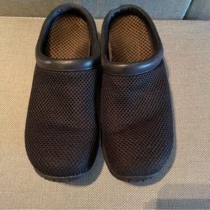 9M Merrell Performance clogs